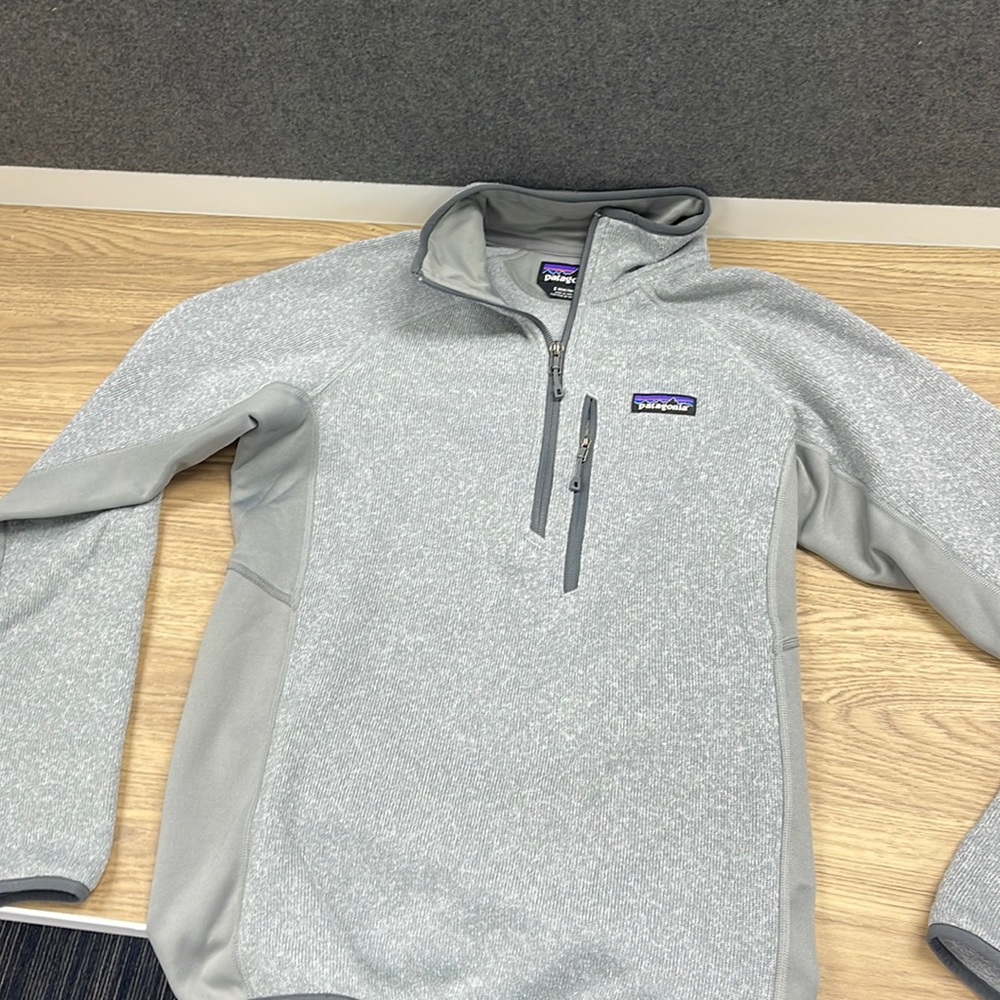 Patagonia Mens Quarter Zip. Size: S